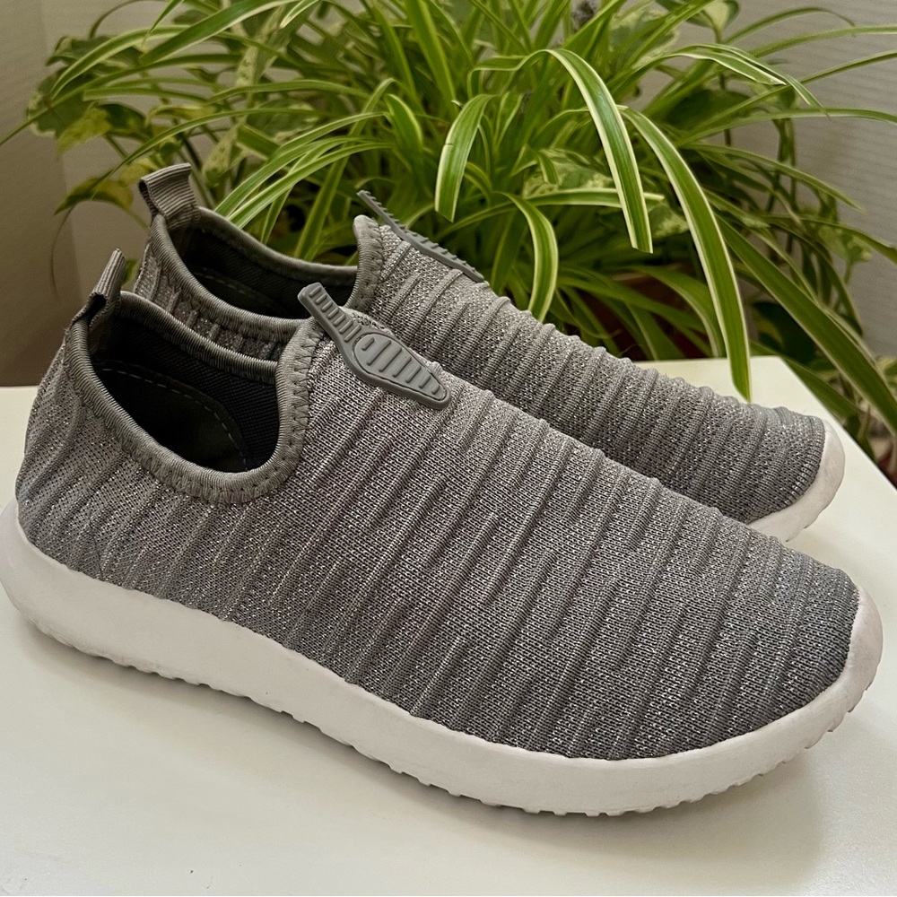 Women’s Gray Slip-On Sneaker Size 8 Lightweight Walking Comfort Shoe Knit Loafer
